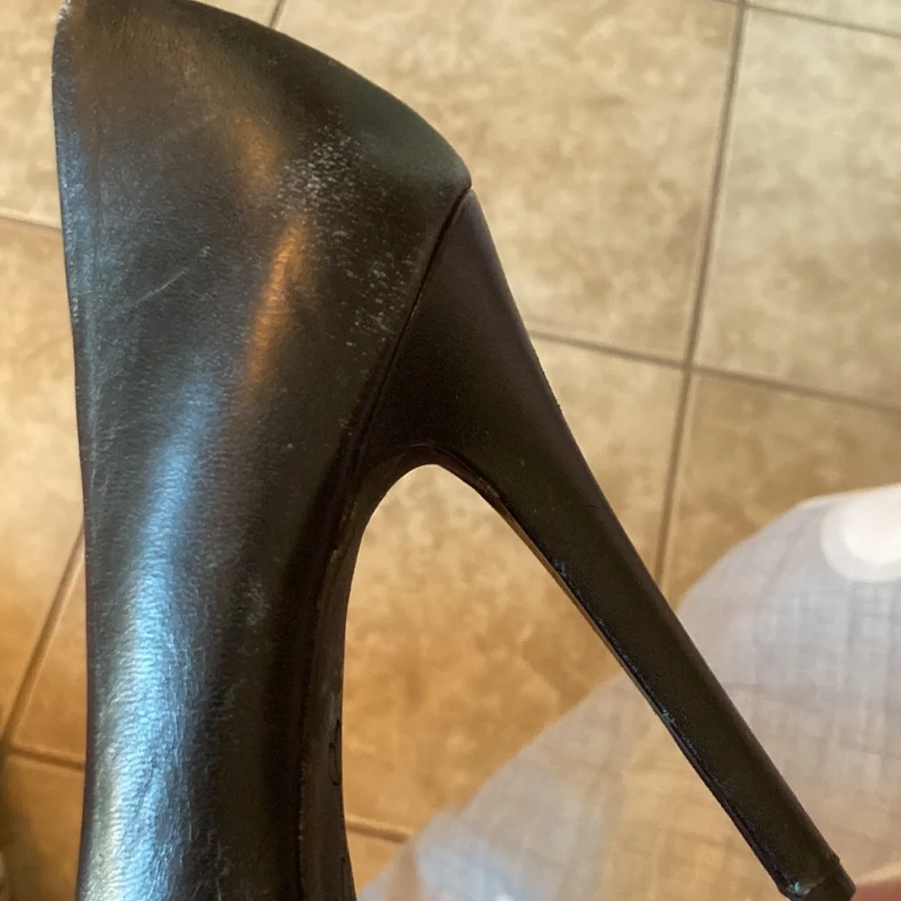 Black high heels by Jessica Simpson